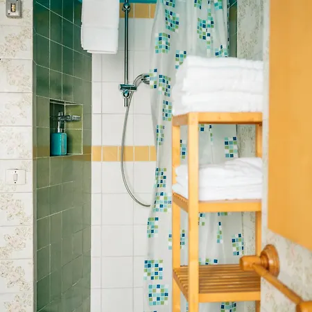 Quirky House Apartment *